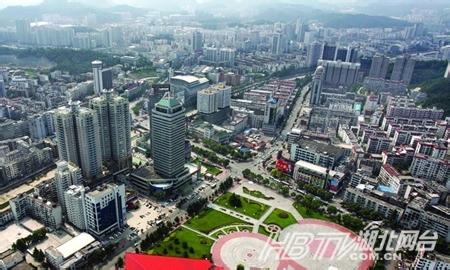 湖北十堰馮先生加盟歐耐克！于2014年8月中旬十堰的馮先生與初次聯(lián)系，表達(dá)想代理一個(gè)防水品牌。隨后歐耐克公司的業(yè)務(wù)員與馮先生進(jìn)行了幾次深入溝通，取得了良好的成果。在9月初，馮先生受歐耐克公司邀請，前來考察，在公司廖經(jīng)理的陪同下，參觀了生產(chǎn)車間，并詳細(xì)了解了防水涂料產(chǎn)品的使用過程和一些工程的防水解決方案，并于當(dāng)天下午正式簽訂歐耐克防水十堰總代理合同